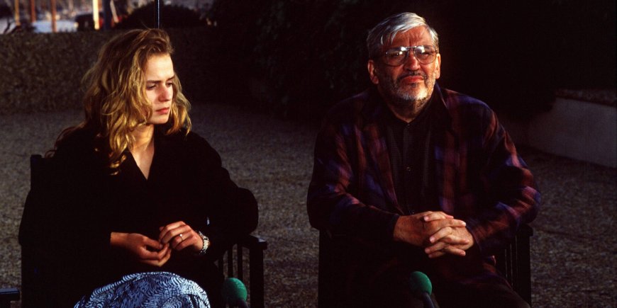 Cliché de Sandrine Bonnaire aux côtés de Maurice Pialat, pris en juin 1987.