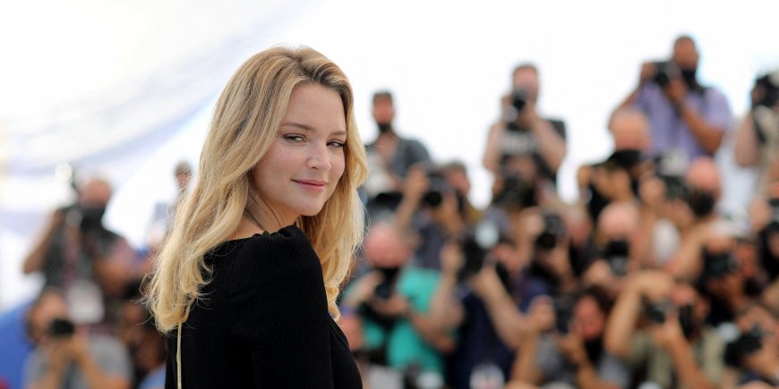 Virginie Efira au photocall du film Benedetta lors du 74ème festival international du film de Cannes, le 10 juillet 2021.