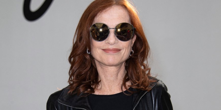 Isabelle Huppert au défilé Agnes B à Paris, en septembre 2019.