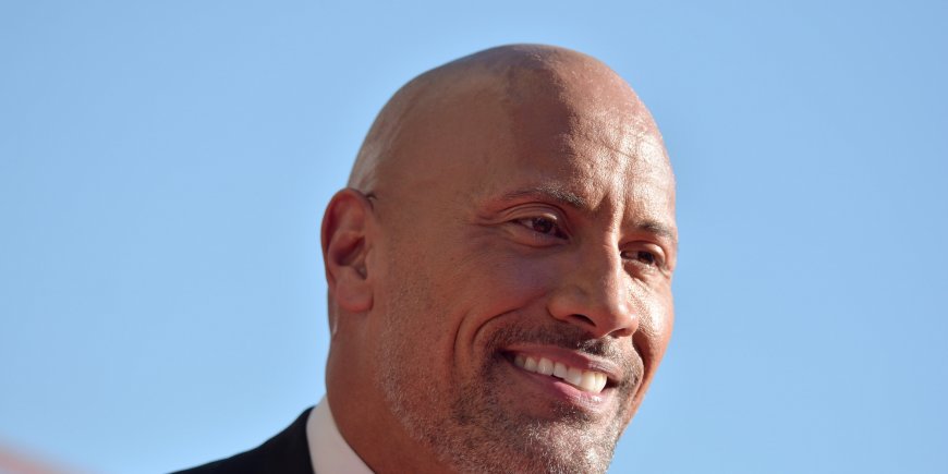 Dwayne Johnson honoré sur le Hollywood Walk of Fame, à Los Angeles, le 13 décembre 2017.