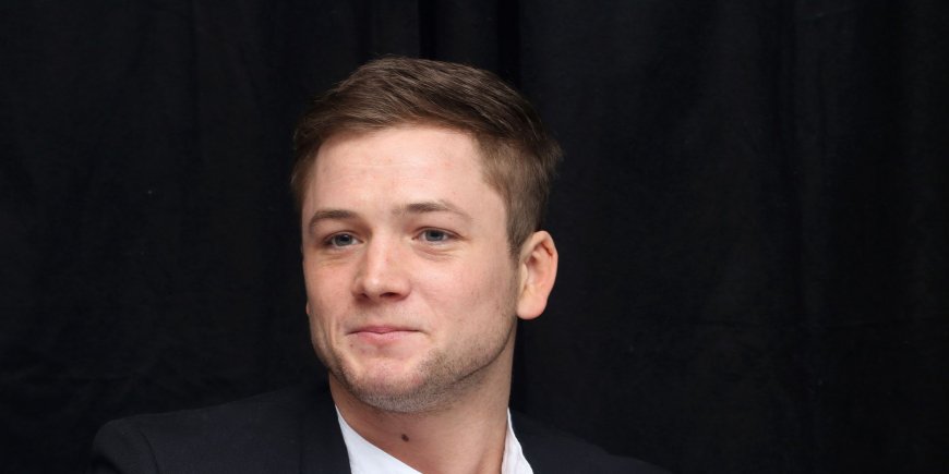 Taron Egerton à la conférence de presse de Eddie The Eagle