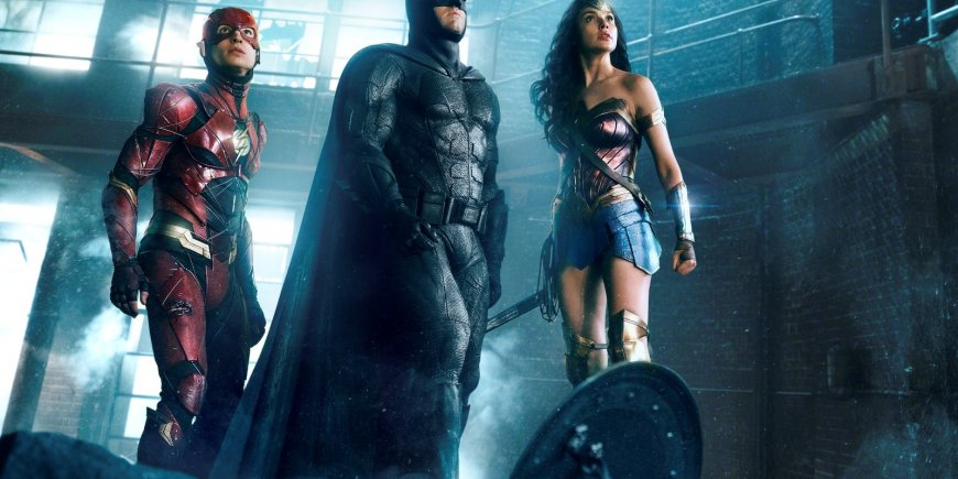 Ben Affleck, Ezra Miller, Gal Gadot dans