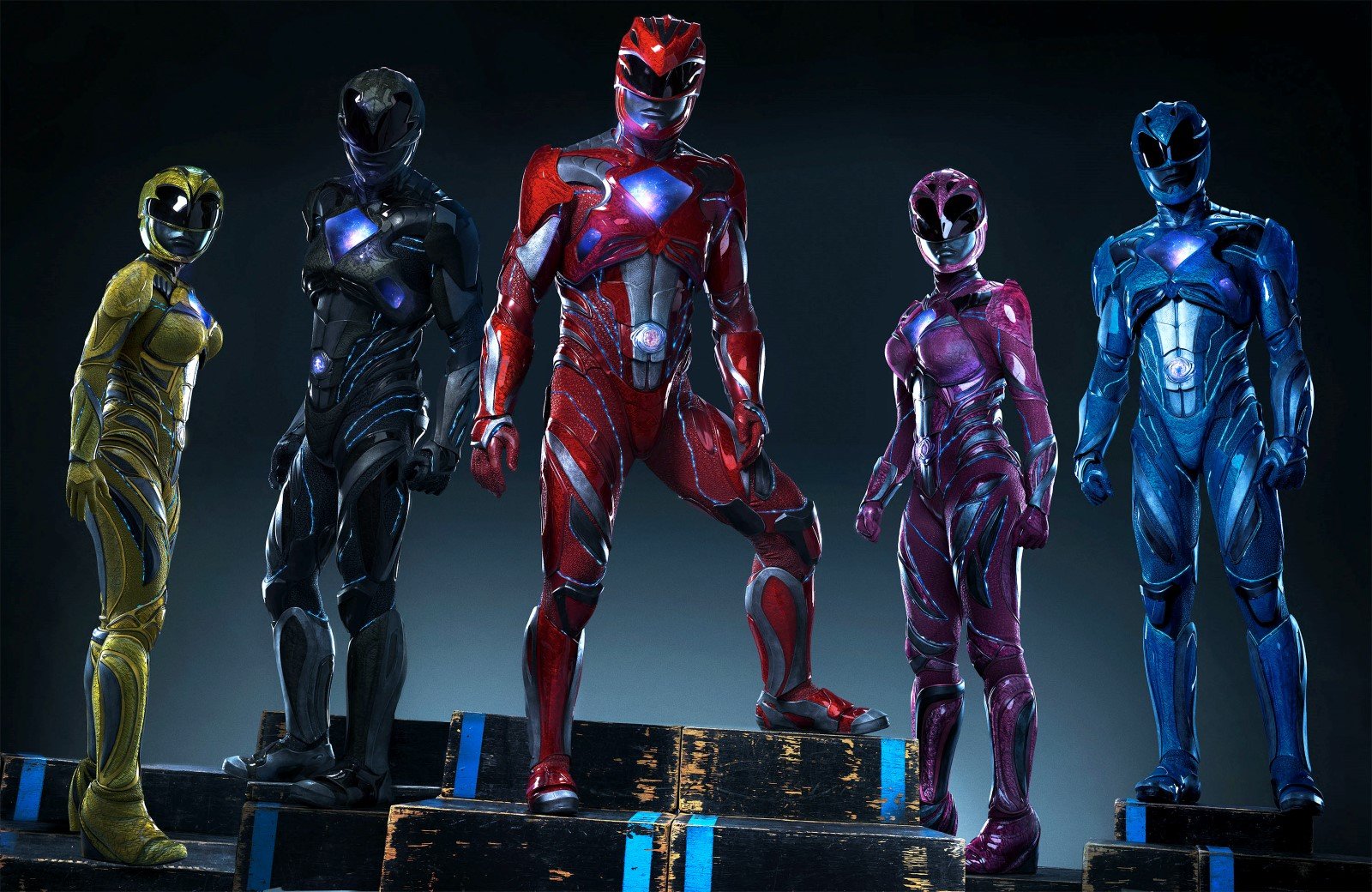 La nouvelle équipe des Powers Rangers au complet et en costumes