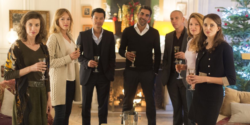 Émilie Caen, Élodie Fontan, Frédéric Chau, Ary Abittan, Medi Sadoun, Julia Piaton et Frédérique Bel dans