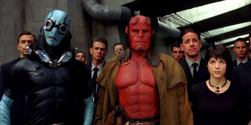 Doug Jones, Ron Perlman et Selma Blair dans