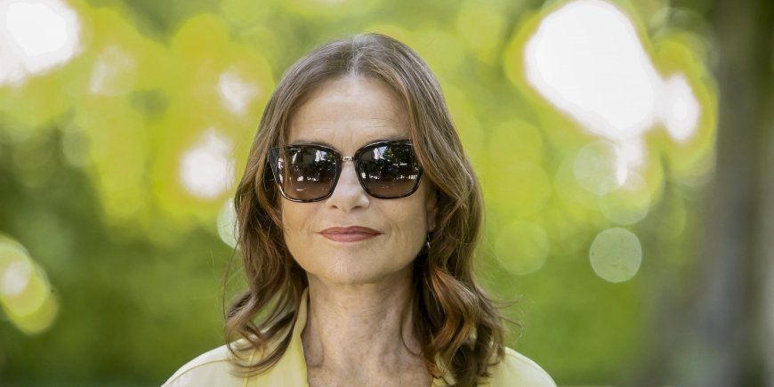 Isabelle Huppert au photocall de la conférence de presse du prix Dialogo 2018 à l'ambassade de France à Madrid, le 19 juin 2018.