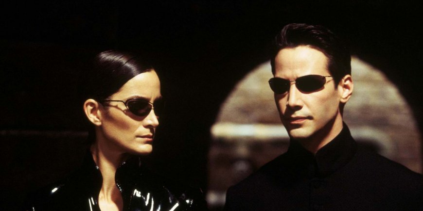 Carrie-Anne Moss et Keanu Reeves dans