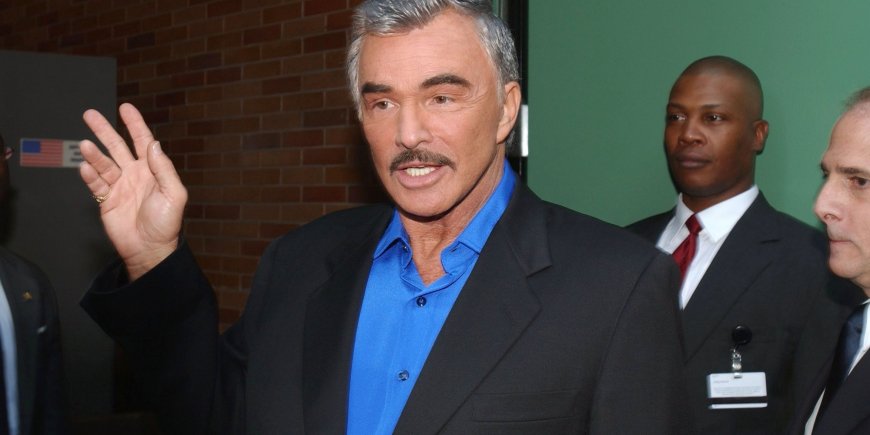 Burt Reynolds à Times Square, à New York, le 20 août 2002.