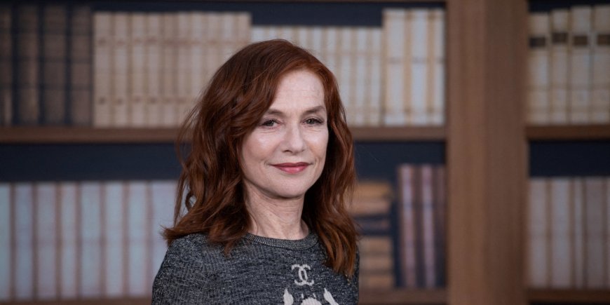 Isabelle Huppert au défilé Chanel à Paris en juillet 2019.