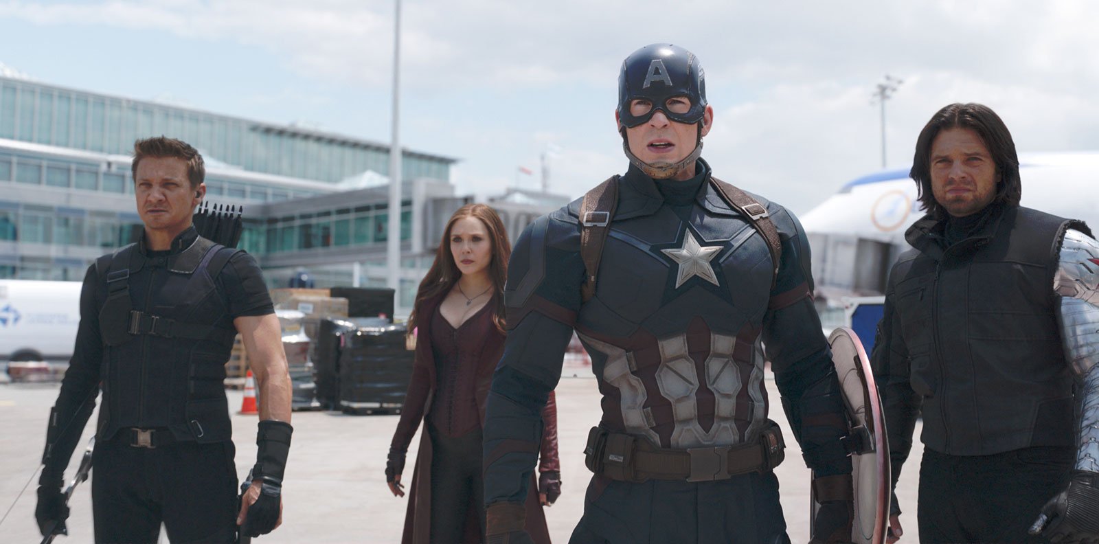 Jeremy Renner, Elizabeth Olsen, Chris Evans et Sebastian Stan dans Captain America : Civil War de Joe et Anthony Russo