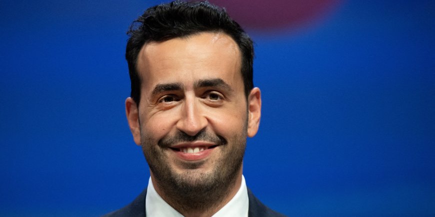 Jonathan Cohen à l'ouverture de la cérémonie de la 3e édition de Cannes Séries, le 9 octobre 2020.