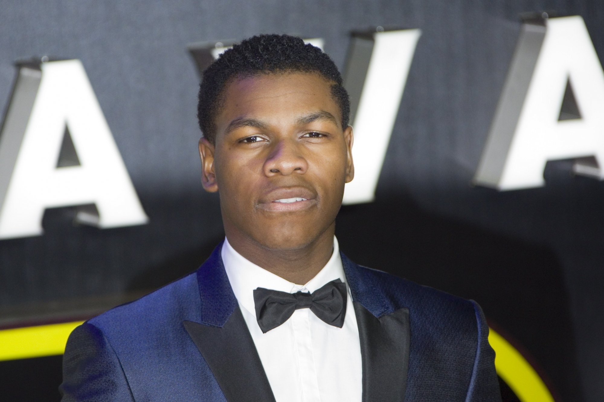 John Boyega à l'avant-première de [ITALIC]Star Wars : Le Réveil de la Force[/ITALIC] à Londres en décembre 2015