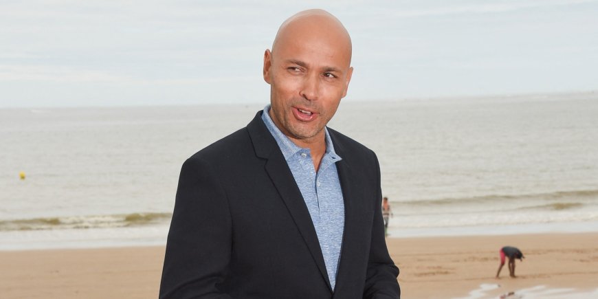 Eric Judor sur la plage lors du festival du film de Cabourg, le 16 juin 2018.