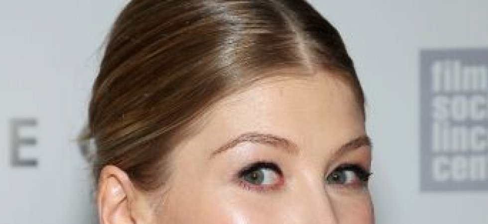 Rosamund Pike : l'héroïne de Gone Girl est maman !