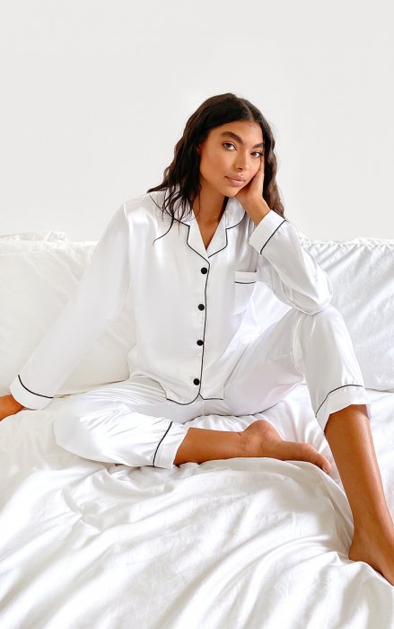 Un pyjama satiné pour être chic en toute occasion Un pyjama satiné pour être chic en toute occasion