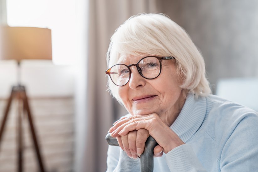 Avoir plus de 75 ans et être doté de ressources insuffisantes Avoir plus de 75 ans et être doté de ressources insuffisantes