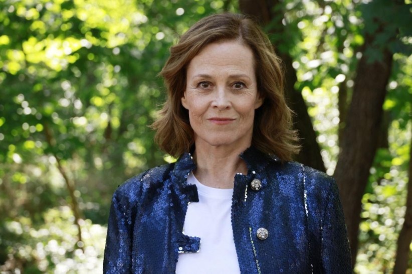Sigourney Weaver préfère marcher à l'ombre Sigourney Weaver préfère marcher à l'ombre
