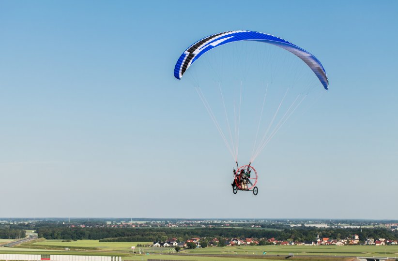 Se sentir léger comme l'air dans un paramoteur Se sentir léger comme l'air dans un paramoteur