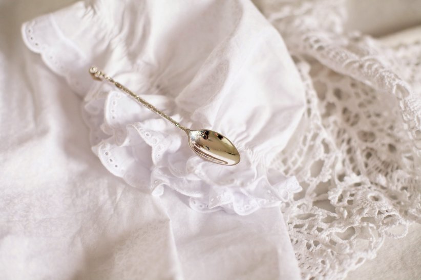 Il n'est pas rare d'offrir une cuillère en argent à un baptême Il n'est pas rare d'offrir une cuillère en argent à un baptême