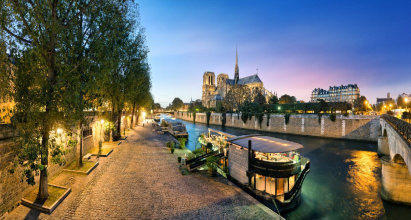 Les déjeuners et dîners sur une péniche Les déjeuners et dîners sur une péniche