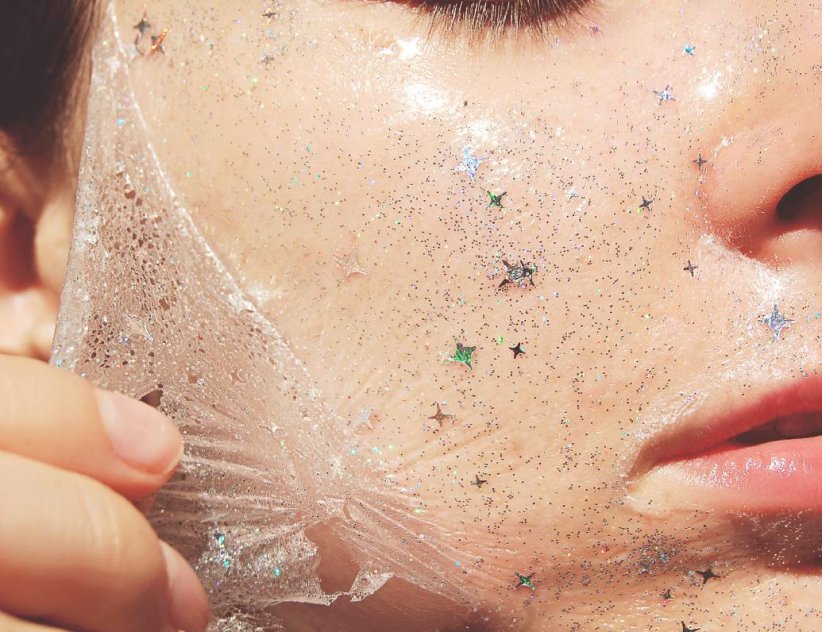 Un masque à paillettes Un masque à paillettes