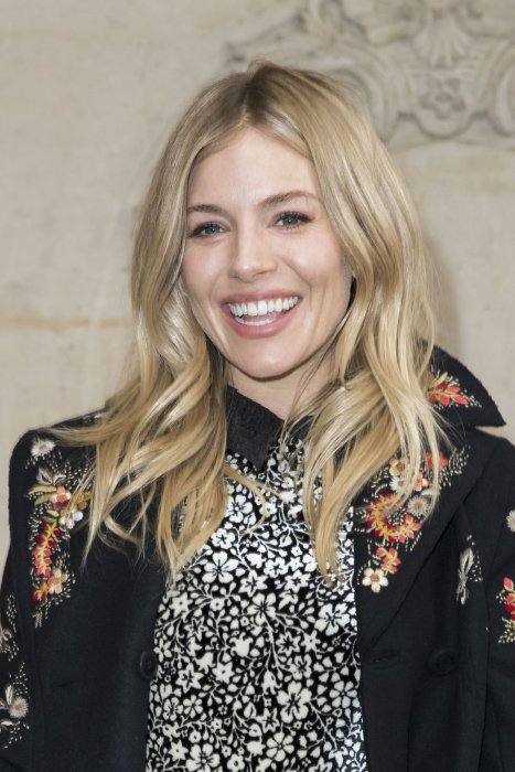 Sienna Miller : à 16 ans dans la maison familiale Sienna Miller : à 16 ans dans la maison familiale