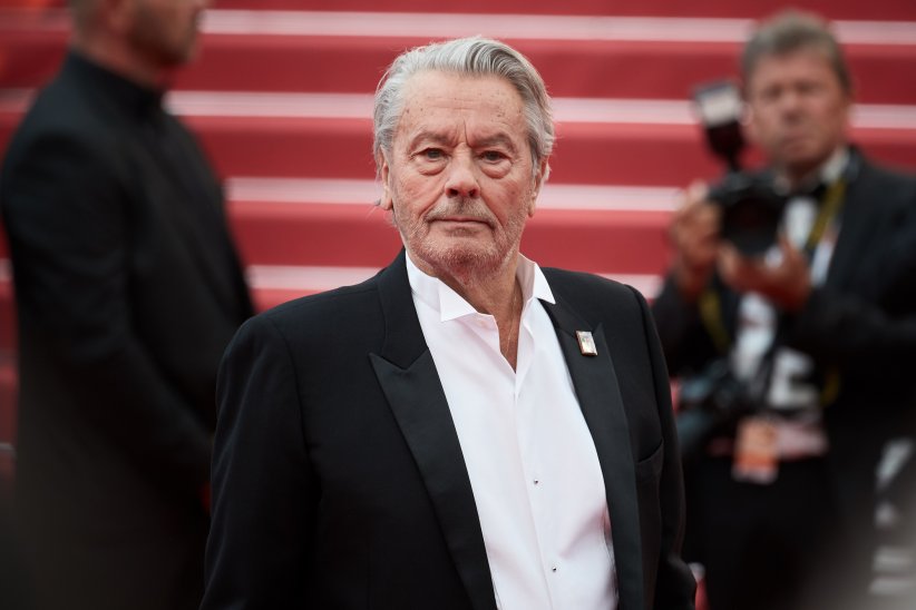 Alain Delon fuit l'amour malade Alain Delon fuit l'amour malade