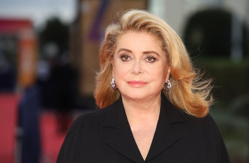 Catherine Deneuve, chineuse professionnelle sur son temps libre Catherine Deneuve, chineuse professionnelle sur son temps libre