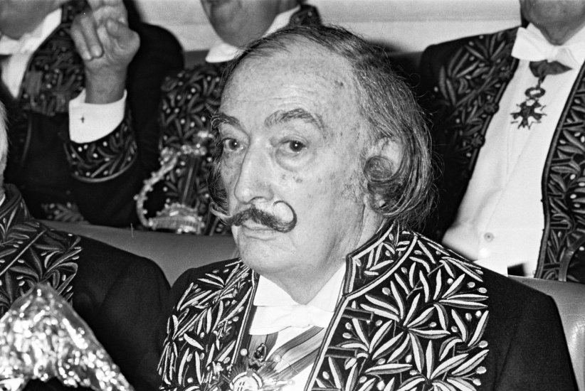 Salvador Dali et son ocelot Salvador Dali et son ocelot