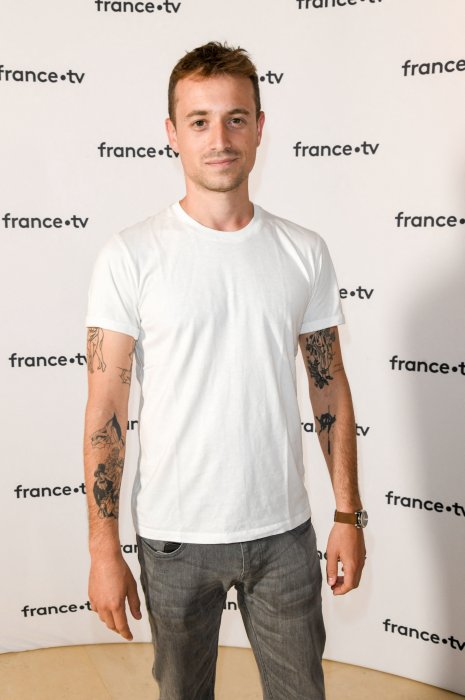 Hugo Clément : mystère sur ses tatouages Hugo Clément : mystère sur ses tatouages