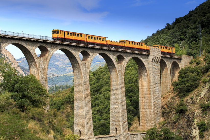 Faire un voyage dans le train jaune Faire un voyage dans le train jaune