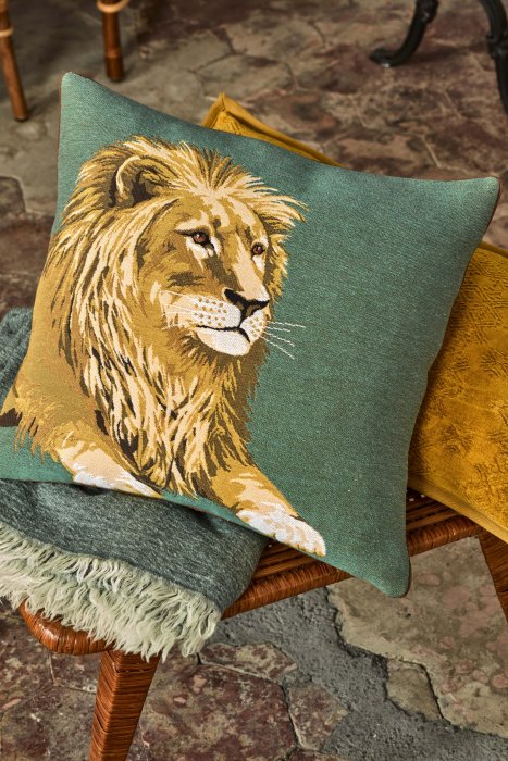 Un coussin tapisserie Un coussin tapisserie