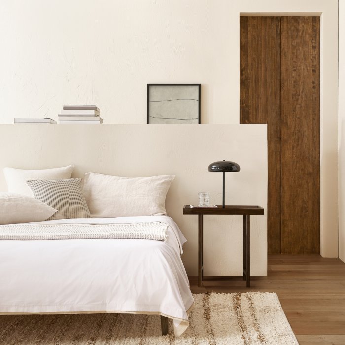 Une tête de lit pour un rangement discret Une tête de lit pour un rangement discret
