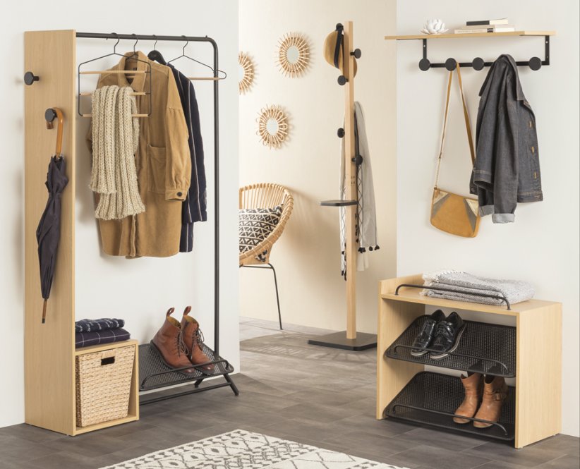 Les porte-manteaux et le meuble à chaussures Les porte-manteaux et le meuble à chaussures