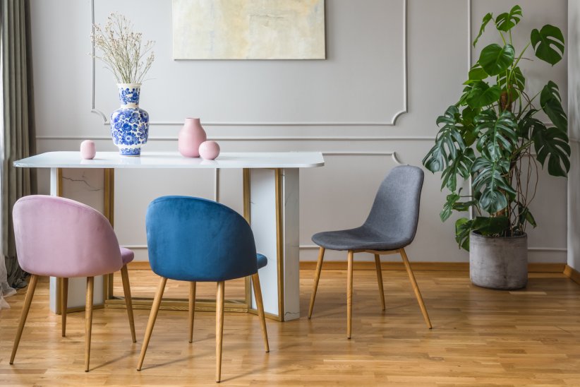 Des chaises en velours pour créer un beau camaïeu Des chaises en velours pour créer un beau camaïeu