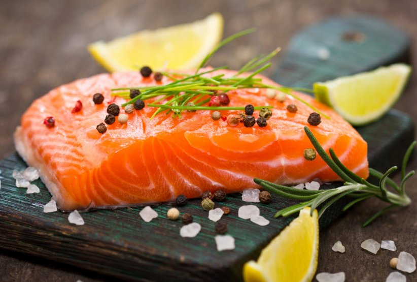Le saumon, un poisson gras qui contribue à une peau plus rebondie Le saumon, un poisson gras qui contribue à une peau plus rebondie