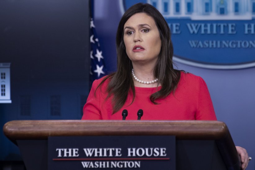 Sarah Sanders implique Dieu dans l'élection de Donald Trump Sarah Sanders implique Dieu dans l'élection de Donald Trump