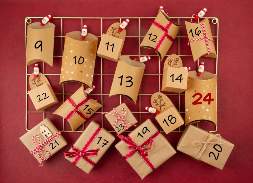 24 cadeaux disposés sur une grille 24 cadeaux disposés sur une grille
