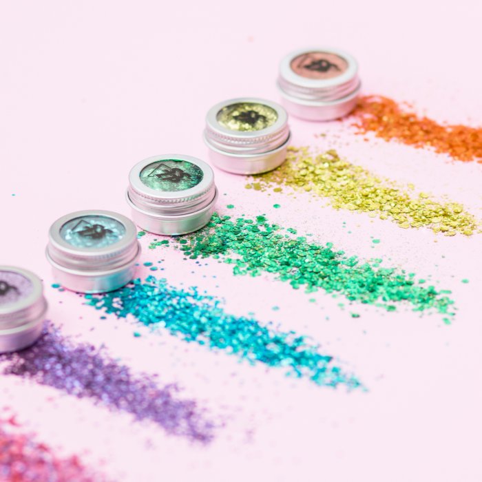 Un kit à paillettes biodégradables Un kit à paillettes biodégradables