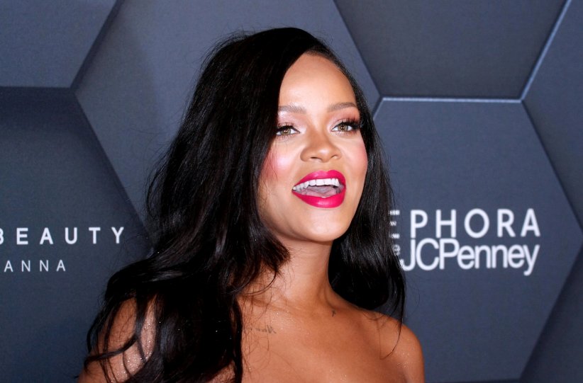 Rihanna poursuit son père en justice Rihanna poursuit son père en justice