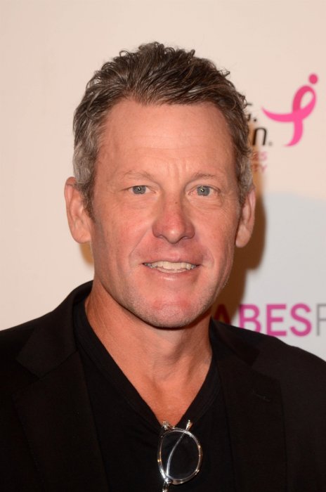 Lance Armstrong, suspendu à vie pour dopage Lance Armstrong, suspendu à vie pour dopage