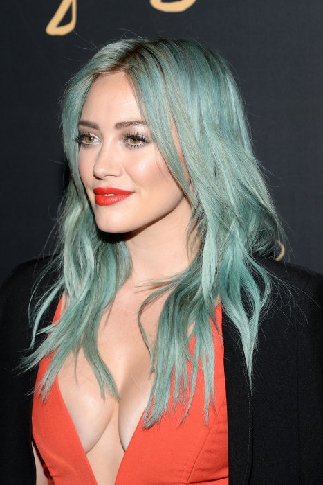 Hilary Duff passe du blond au vert lagon Hilary Duff passe du blond au vert lagon