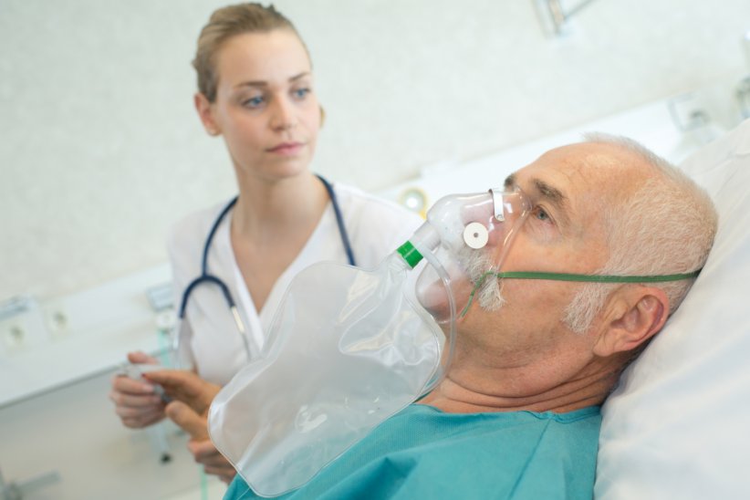 Le risque de pneumonie augmente avec l'âge Le risque de pneumonie augmente avec l'âge