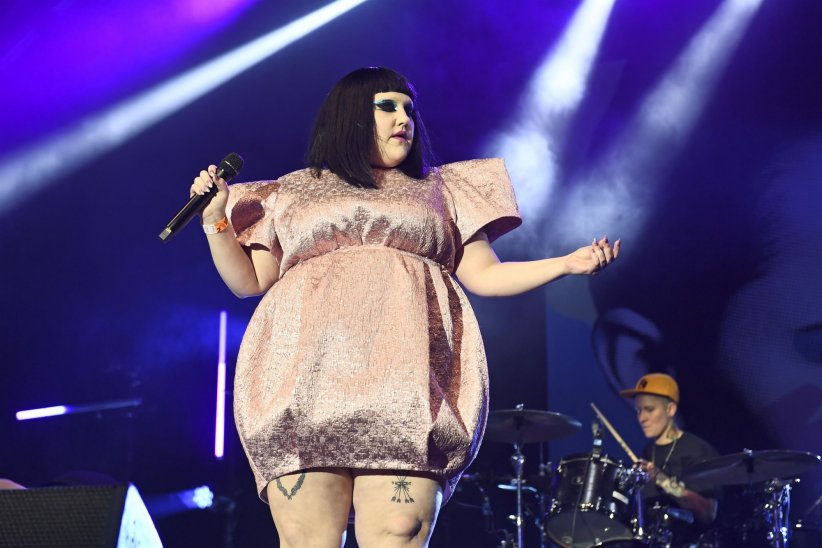 Beth Ditto dévoile ses courbes Beth Ditto dévoile ses courbes