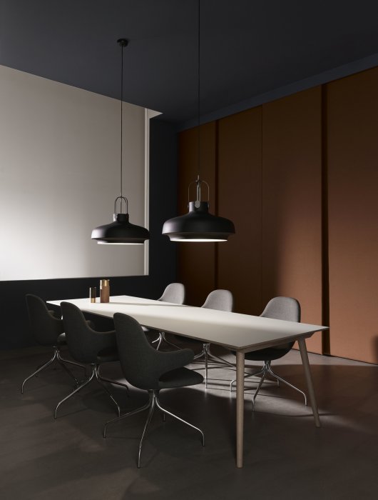 Des suspensions noires pour une lumière différente Des suspensions noires pour une lumière différente
