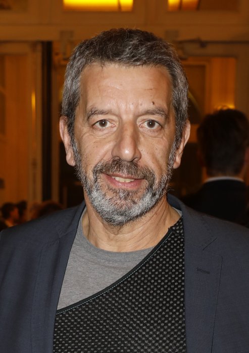Michel Cymes, pour soigner les bobos de l'été Michel Cymes, pour soigner les bobos de l'été