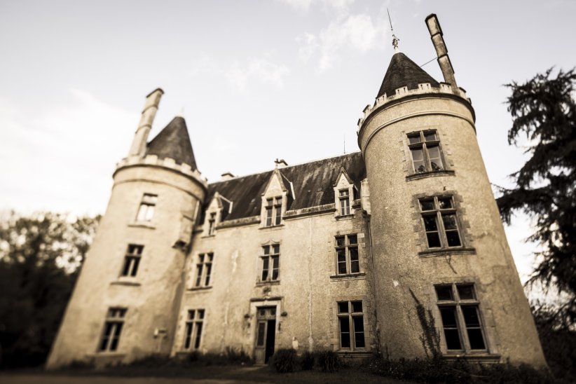 Ne dormir que d'un œil au château hanté de Fougeret Ne dormir que d'un œil au château hanté de Fougeret