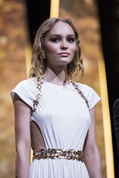 Lily-Rose Depp, marraine des illuminations de Noël des Champs-Élysées Lily-Rose Depp, marraine des illuminations de Noël des Champs-Élysées