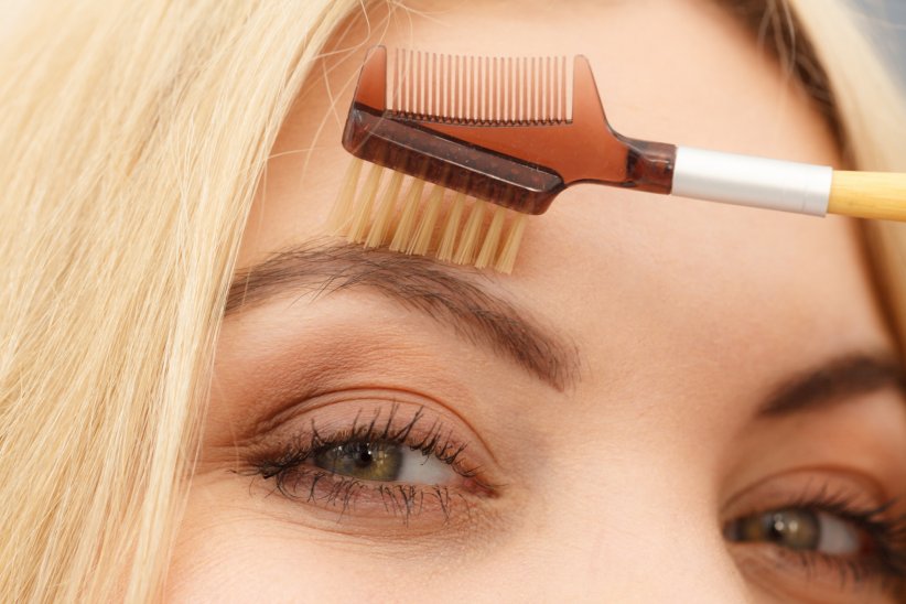 (Dé)froncer les sourcils (Dé)froncer les sourcils