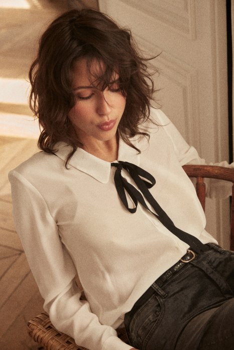 La chemise à lavallière pour la touche chic La chemise à lavallière pour la touche chic